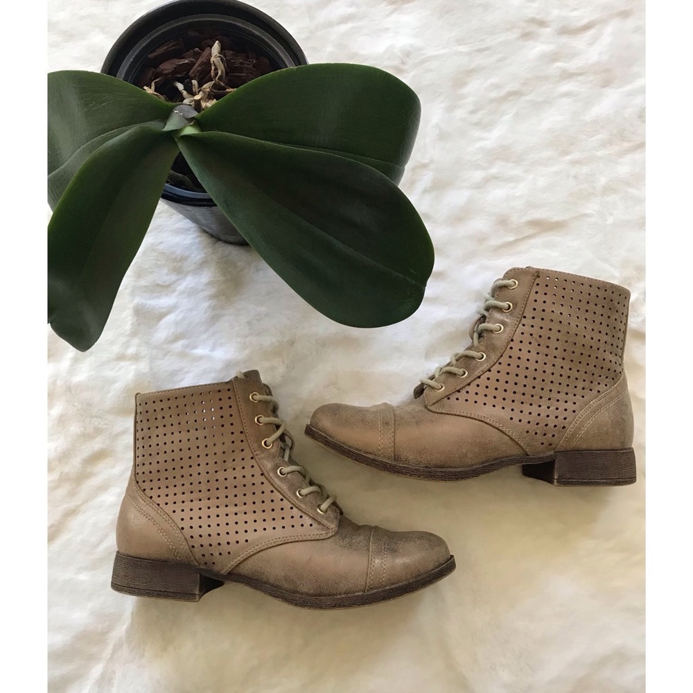 Francesca’s Quinn Shoes Regal Taupe Metallic Boots